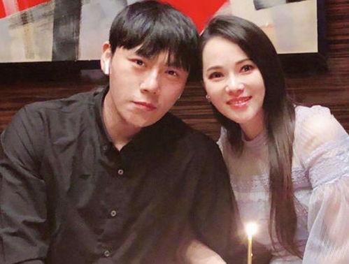 网红姐弟恋博主吃瓜视频,吃瓜视频背后的情感纠葛